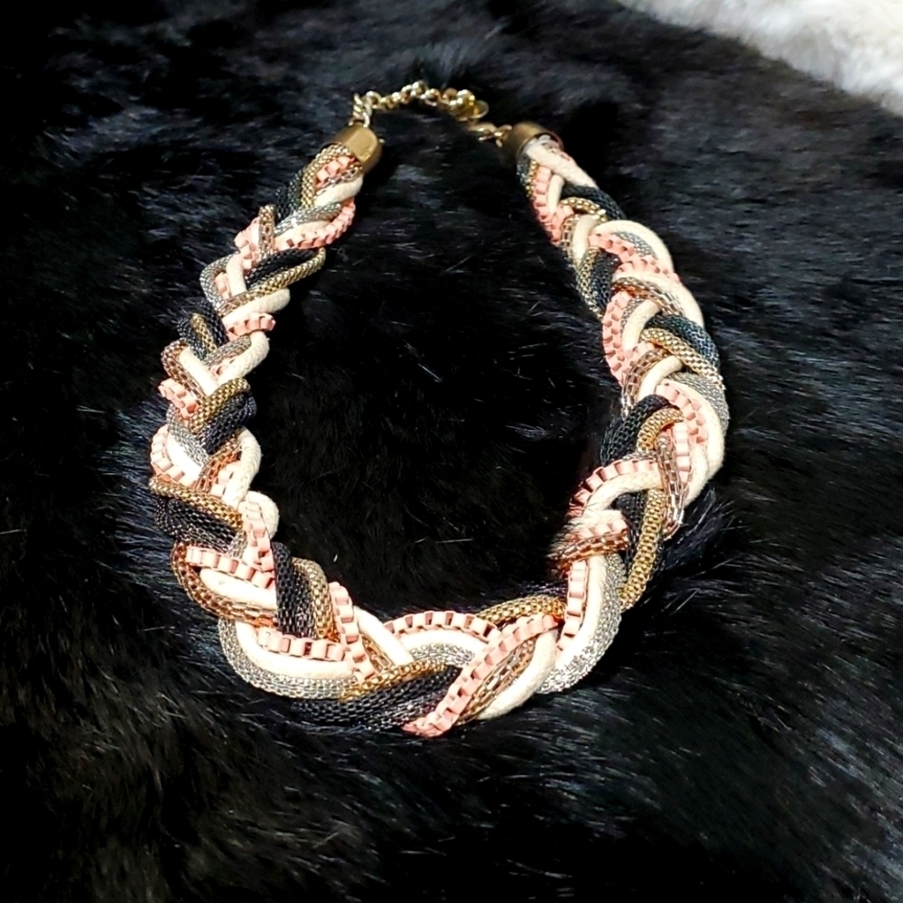 NECKLACE MULTISTRAND SILVER GOLD CREAM BLACK PEACH